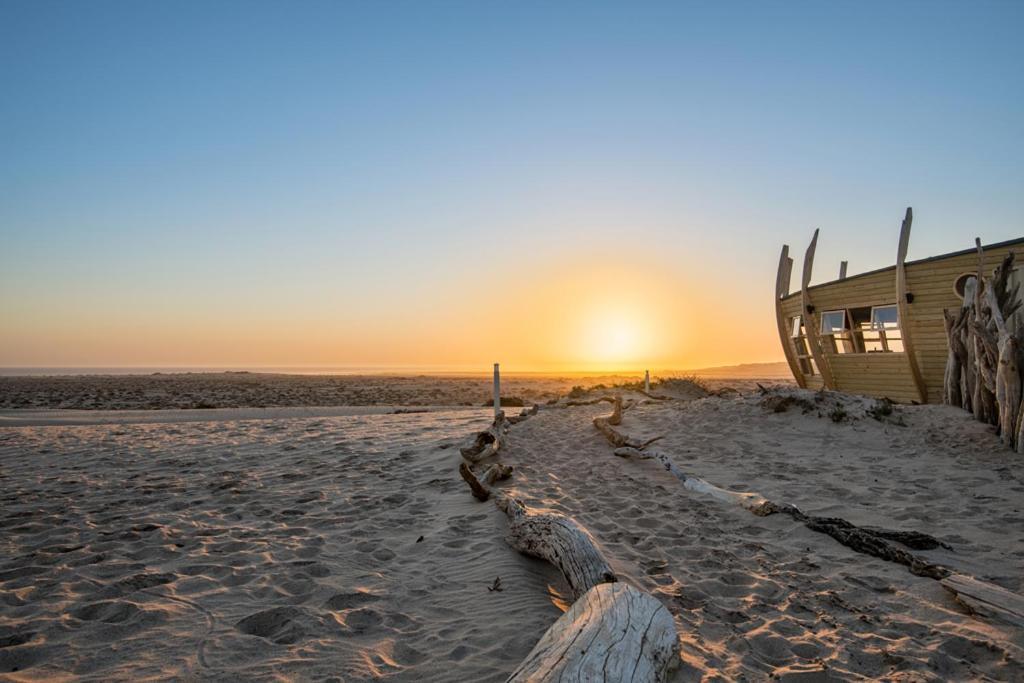 Shipwreck Lodge Mowebaai Экстерьер фото