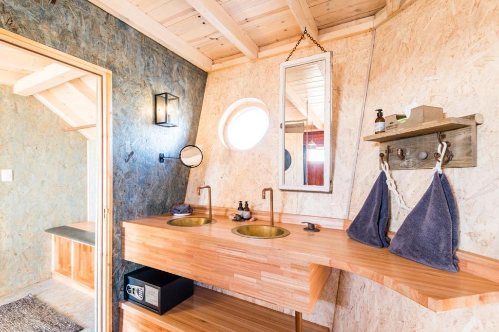 Shipwreck Lodge Mowebaai Экстерьер фото